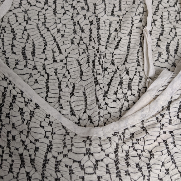 top sleeveless - Picture 7 of 8